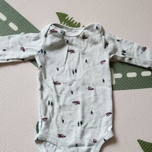 💙 6M Long Sleeve Baby Onesie with Car Print